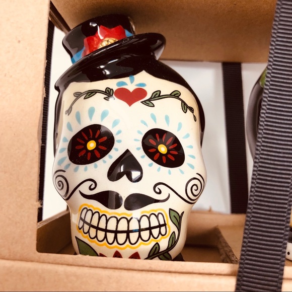 NWT Skull Salt & Pepper Shaker Day of the Dead - Picture 7 of 8